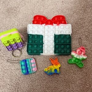 Pop Fidget Toy Gift Set! Christmas and Keychains
